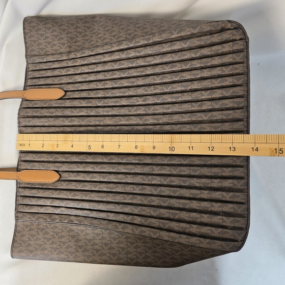 MICHAEL KORS Sinclair Large Pleated Monogram North South Tote Bag.  Excellent - Picture 9 of 10